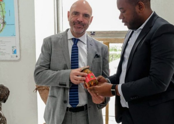 Inhambane Governos, Francisco Pagula and Italian Ambassador Gabriele Annis