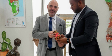 Inhambane Governos, Francisco Pagula and Italian Ambassador Gabriele Annis